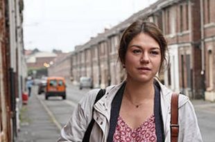 CHEZ-NOUS-gros-plan-sur-le-nouveau-Lucas-Belvaux-avec-Emilie-Dequenne-en-candidate-FN-54161